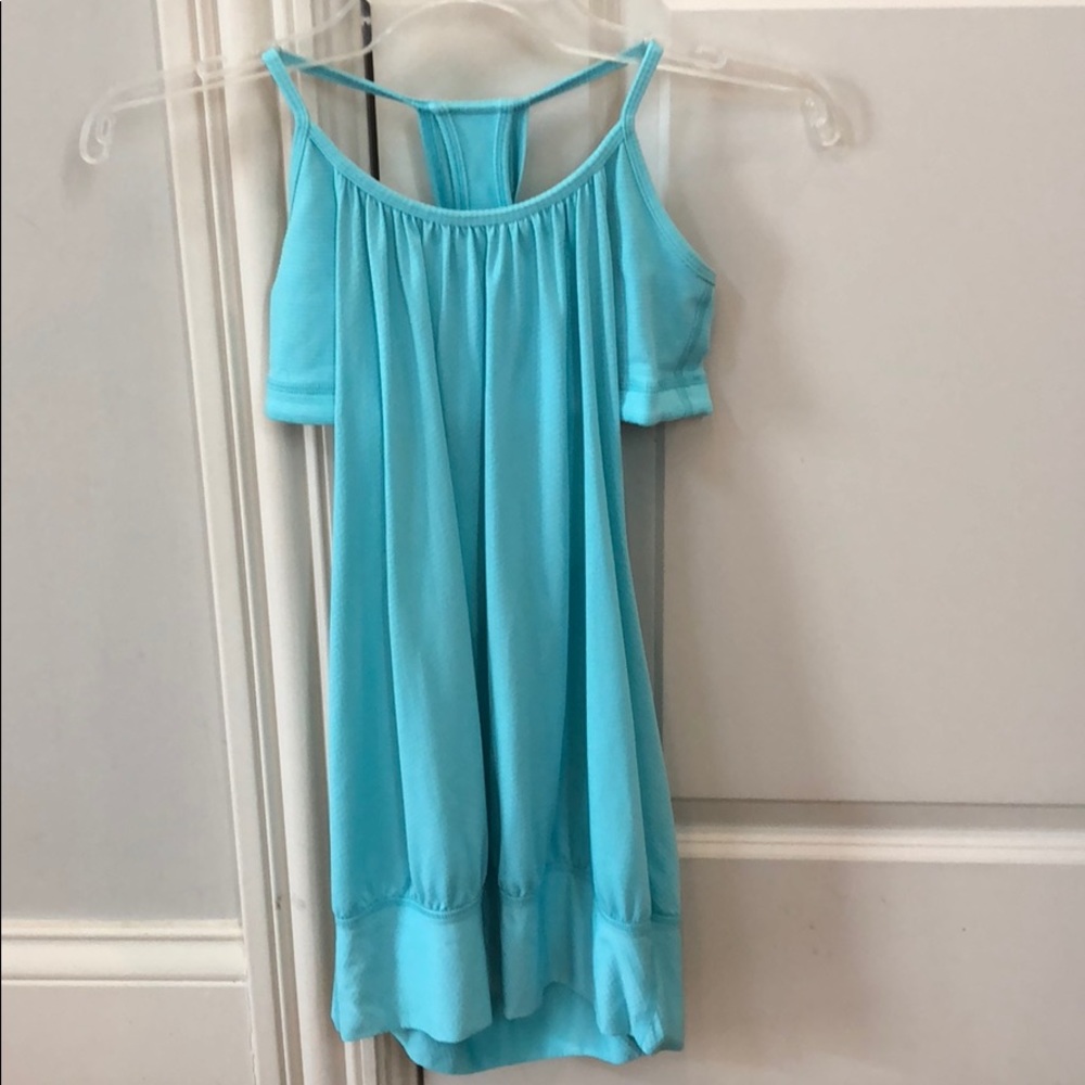 Lululemon No Limits Tank in Turquoise/Pool Size 4